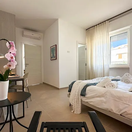 Bed and Breakfast Flowing House 4*