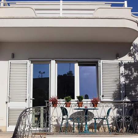 Bed and Breakfast Flowing House